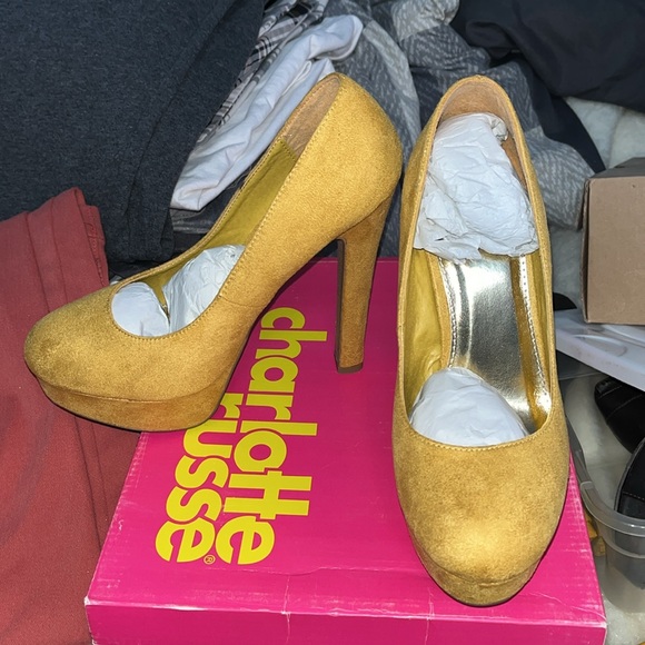 High Heels - Picture 3 of 5